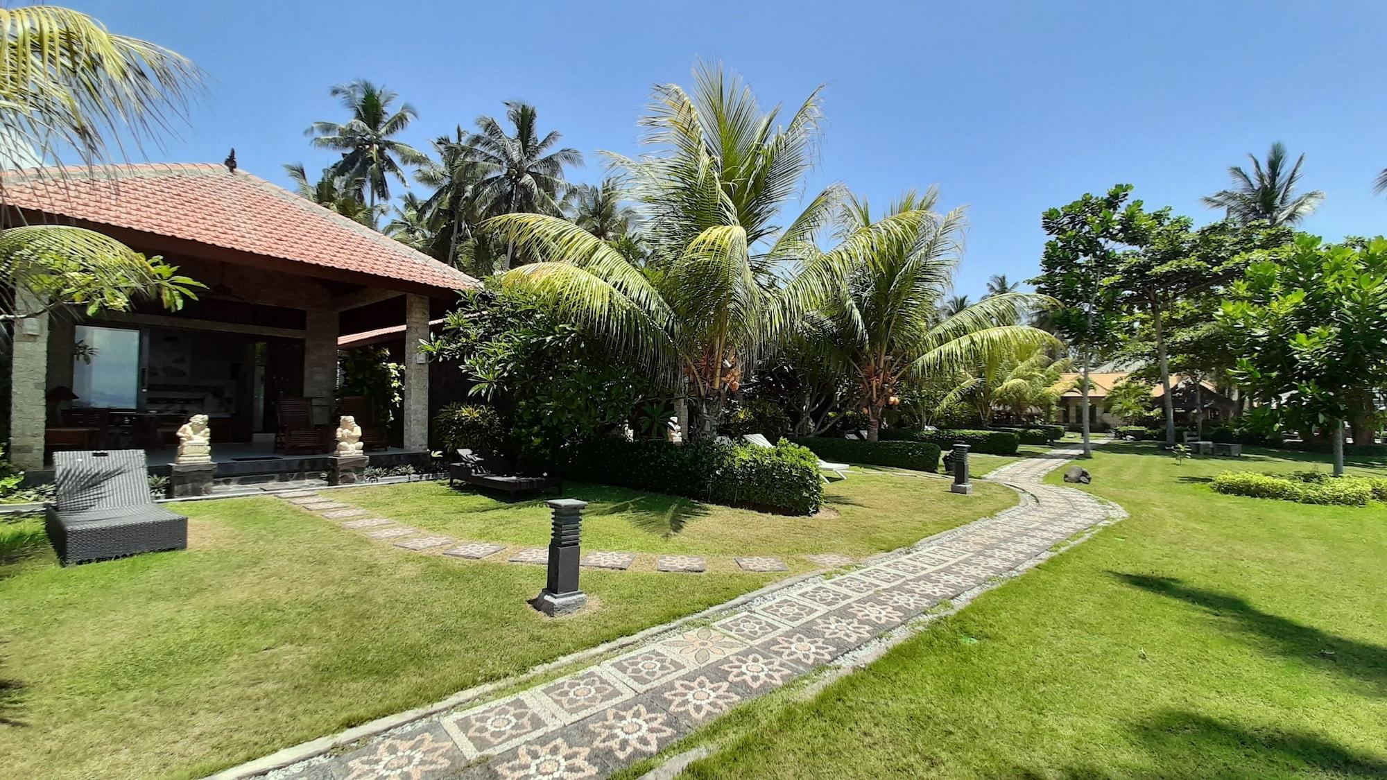 Sea Breeze Resort 4*